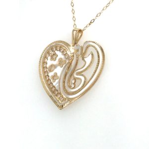 18K Yellow Gold Heart Flower Pendant